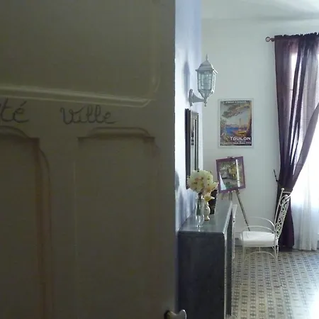 לינה וארוחת בוקר La Maison Du Bonheur *