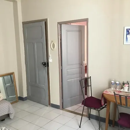 La Maison Du Bonheur לינה וארוחת בוקר *