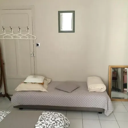 La Maison Du Bonheur Bed & Breakfast Toulon